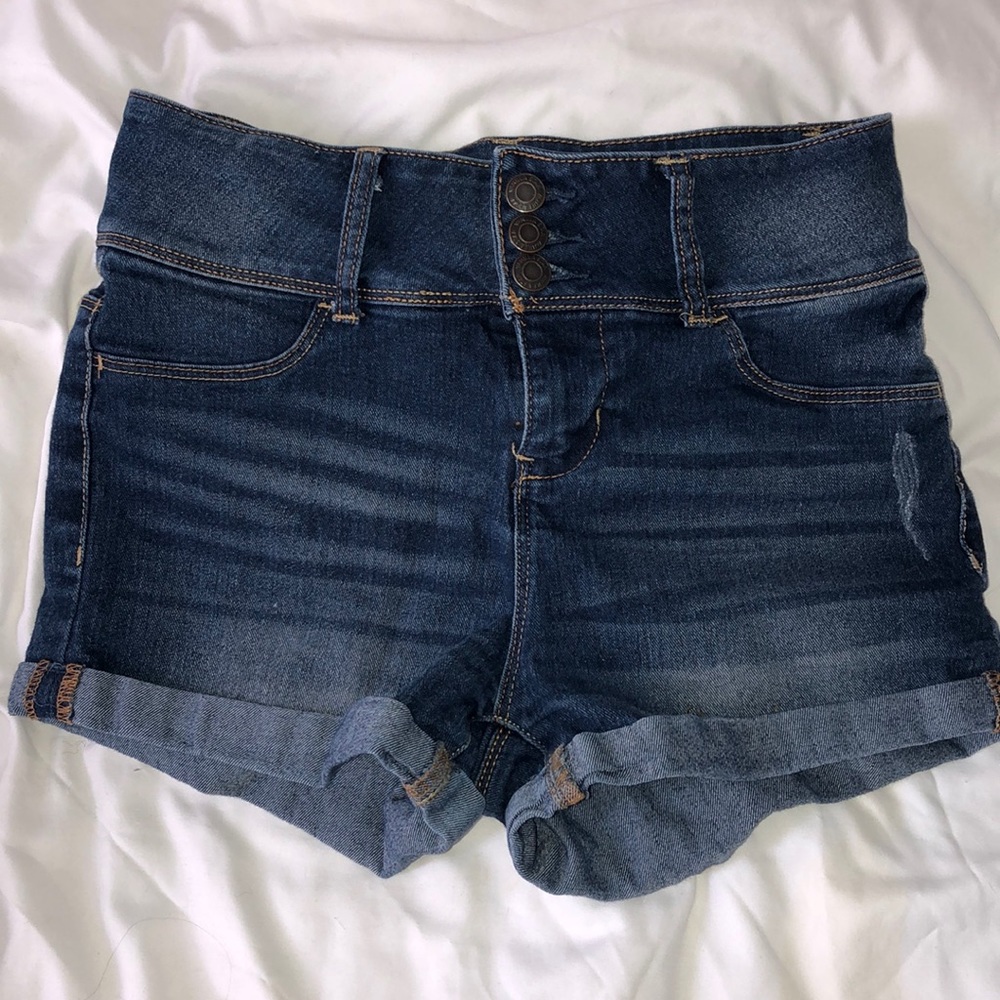 HIGH WASTED JEAN SHORTS!🌺